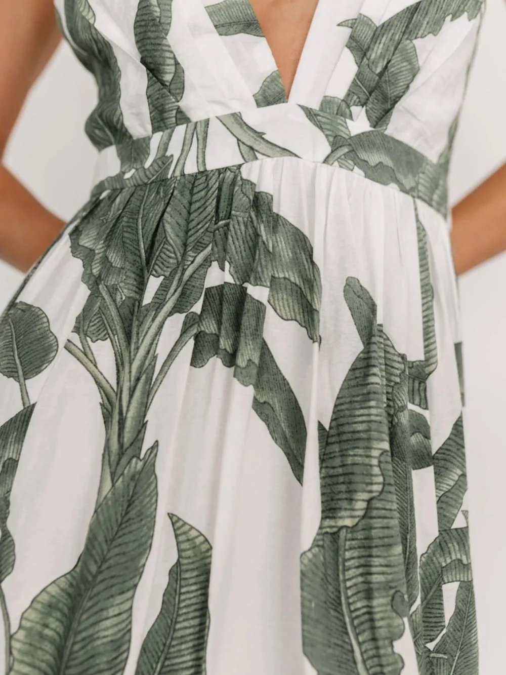 Miramar Maxi Dress Green Print L Tropical Vacation Leaves Floral PLEASE READ - Picture 3 of 16